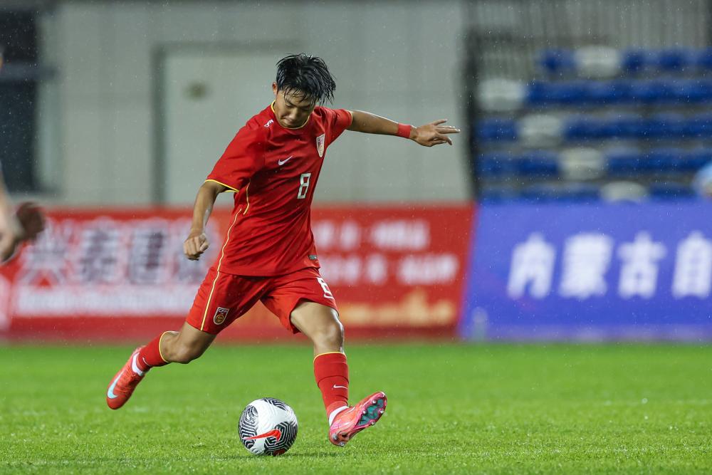 欧冠战报：库杜斯、西蒙斯点射，热刺3-0布拉格斯拉维亚